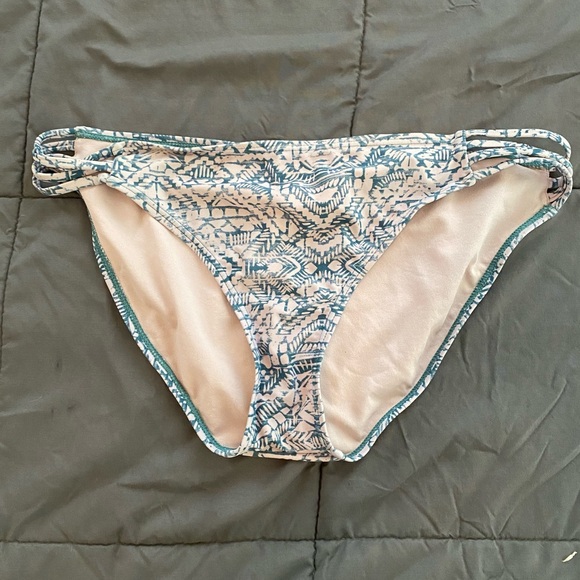 Bikini - Picture 5 of 5